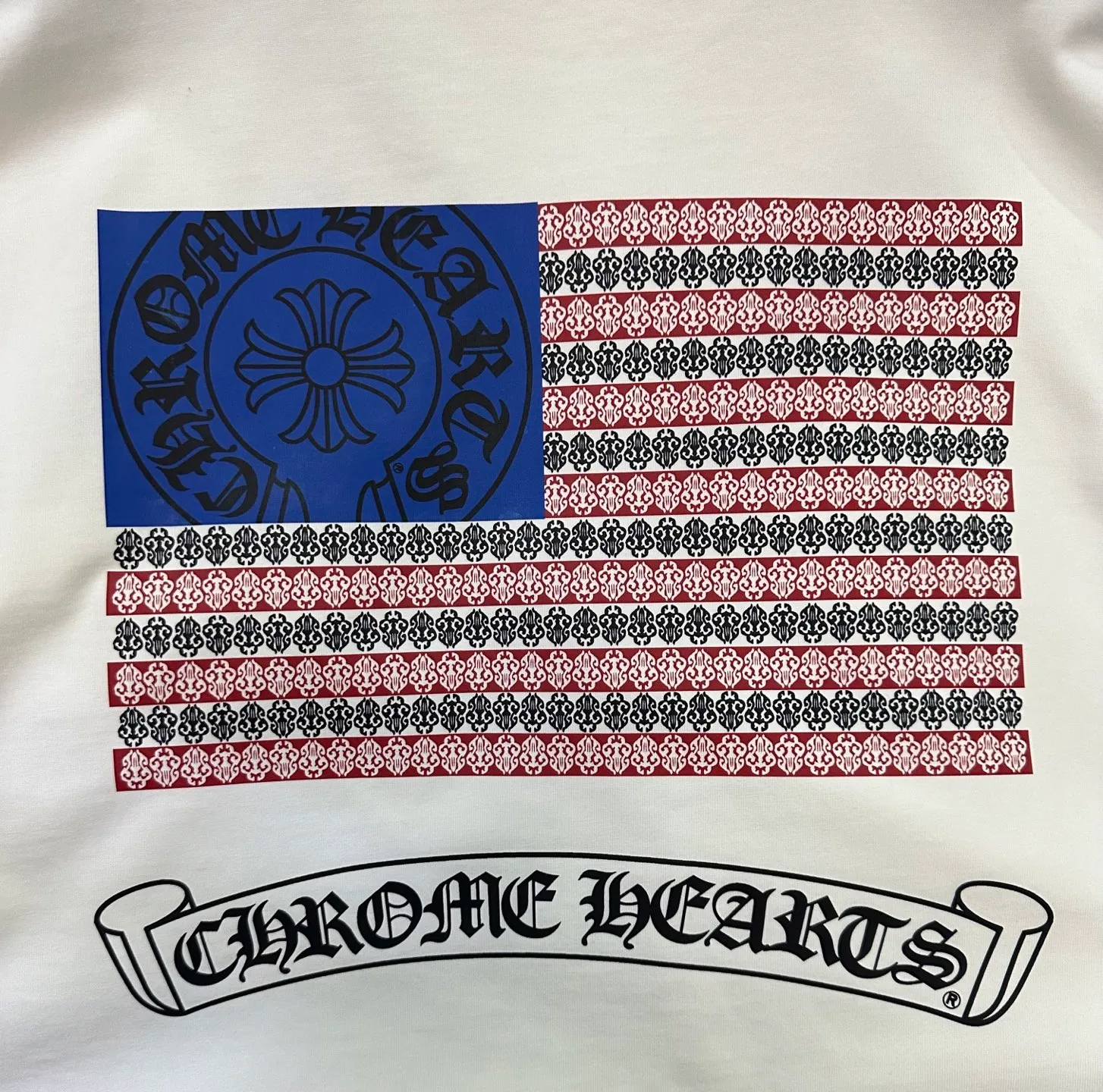 P320 Chrome Hearts 25ss Horseshoe Sanskrit flag printed round neck long-sleeved T-shirt. Fabric is high-definition, super heavyweight cotton, double yarn compact Xinjiang cotton. Weight: 320 grams. Clean cloth. Clear texture. Tight feel. Stiff. High color fastness. No deformation. No discoloration. Customized hardware. Thread. Accessories. Alignment. Same style for men and women. -Color: Black White -Size: XS S M L XL